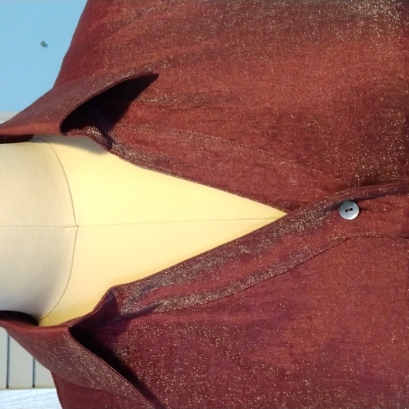 Iridescent deep red button down blouse size 1X - Picture 2 of 9